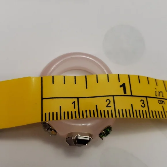 8 Plastic Costume Rings - Picture 9 of 10